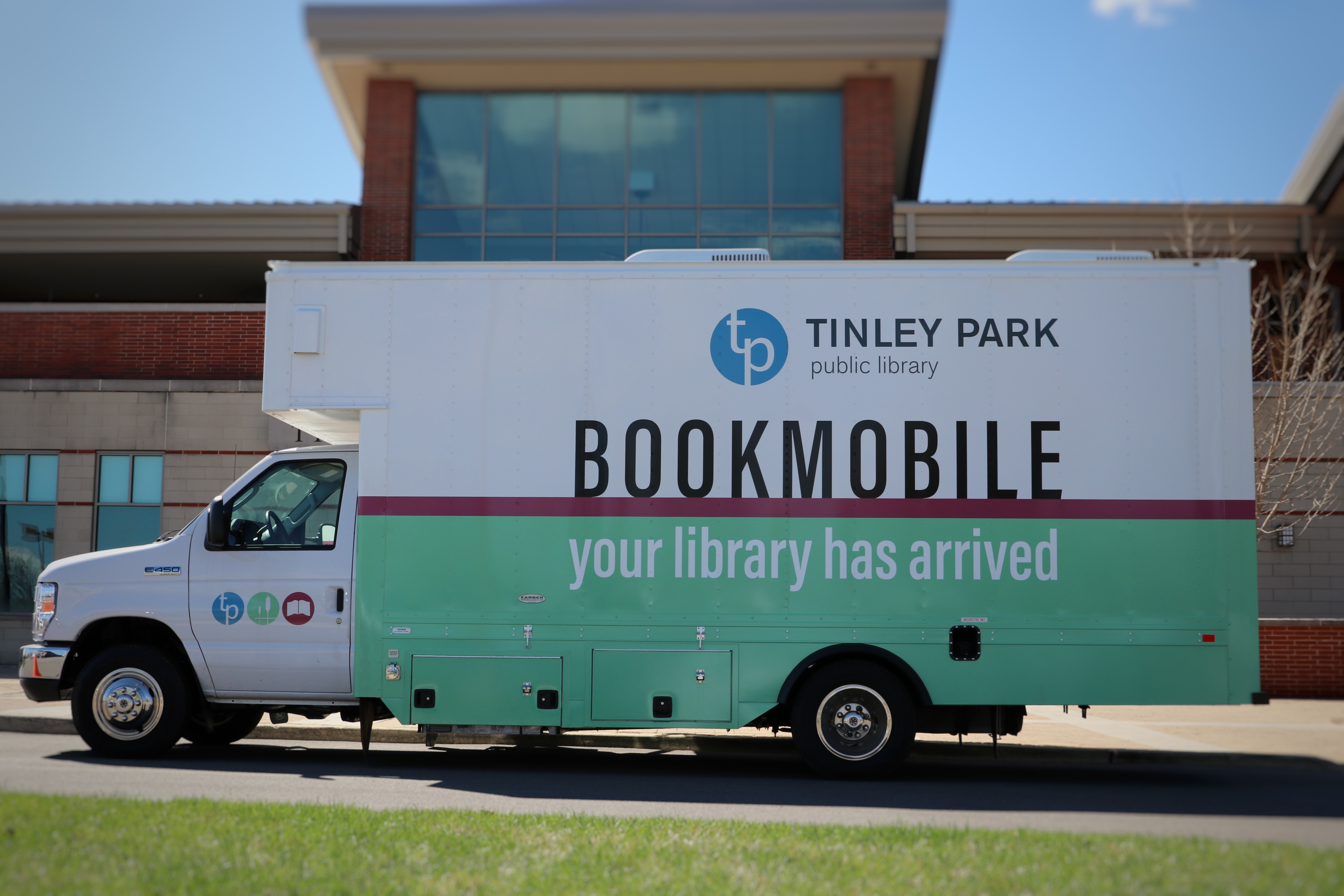 Bookmobile Stop - Tinley Park Downtown