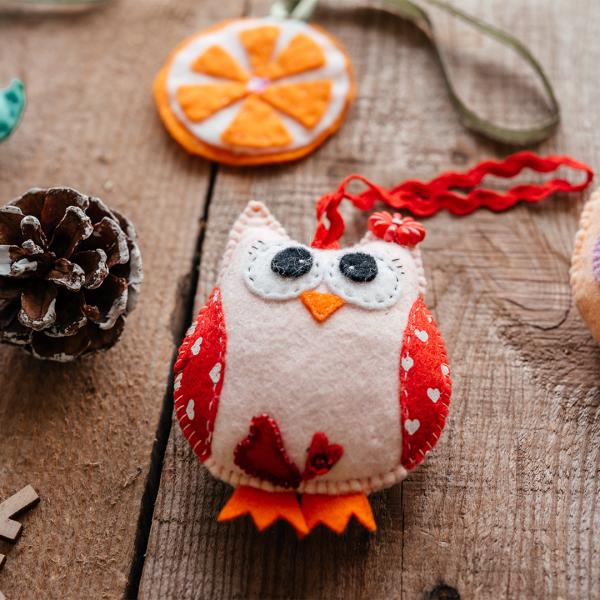 Image for event: Teen DIY: Holiday Ornaments